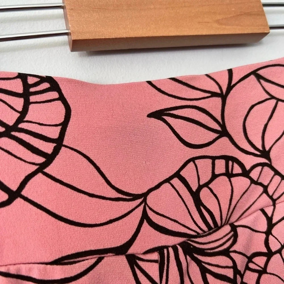 Apt. 9 Stretch Pink & Black Floral Skirt | XL - Picture 4 of 4